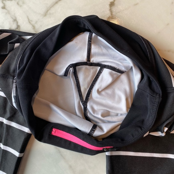 MPG Black and White striped capri leggings SZ Small - Picture 6 of 7